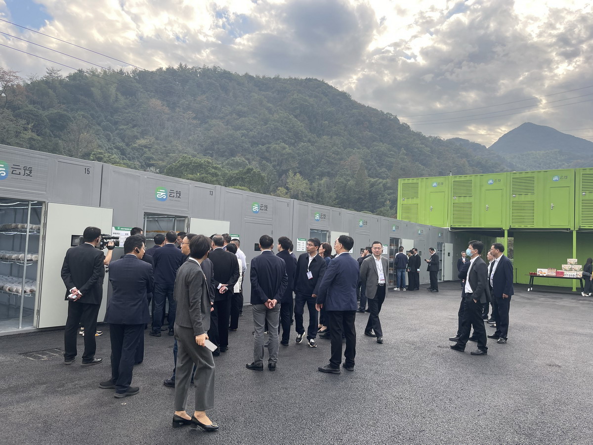 云笈生態(tài)∣浙江省省委組織部副部長(zhǎng)曹錦喜等領(lǐng)導(dǎo)一行蒞臨云笈5G植物方艙基地現(xiàn)場(chǎng)考察指導(dǎo)